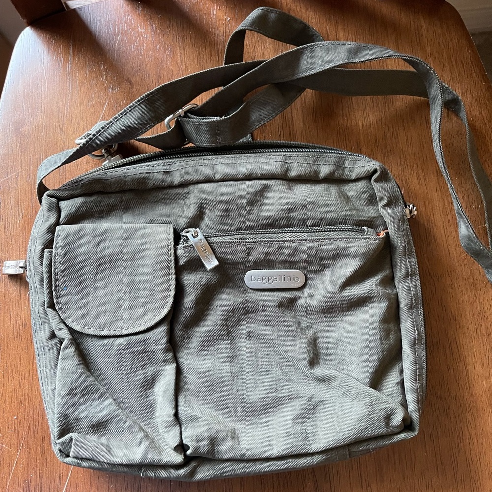 Baggallini crossbody purse